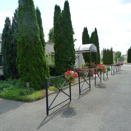 Saint-Pere-sur-Loire Hostellerie Du Chateau מראה חיצוני תמונה